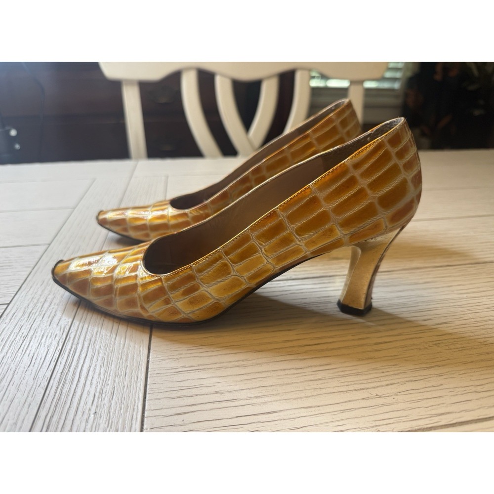 Stuart Weitzman Vintage Brown & Gold Croc Embossed‎ Leather 3" Heels. Sz 6.5AA